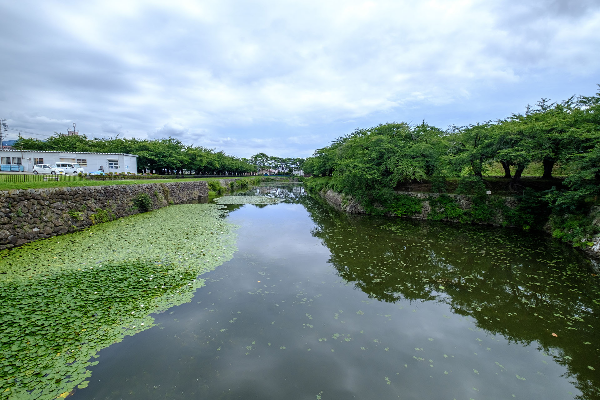北側入口の水堀 (2024)