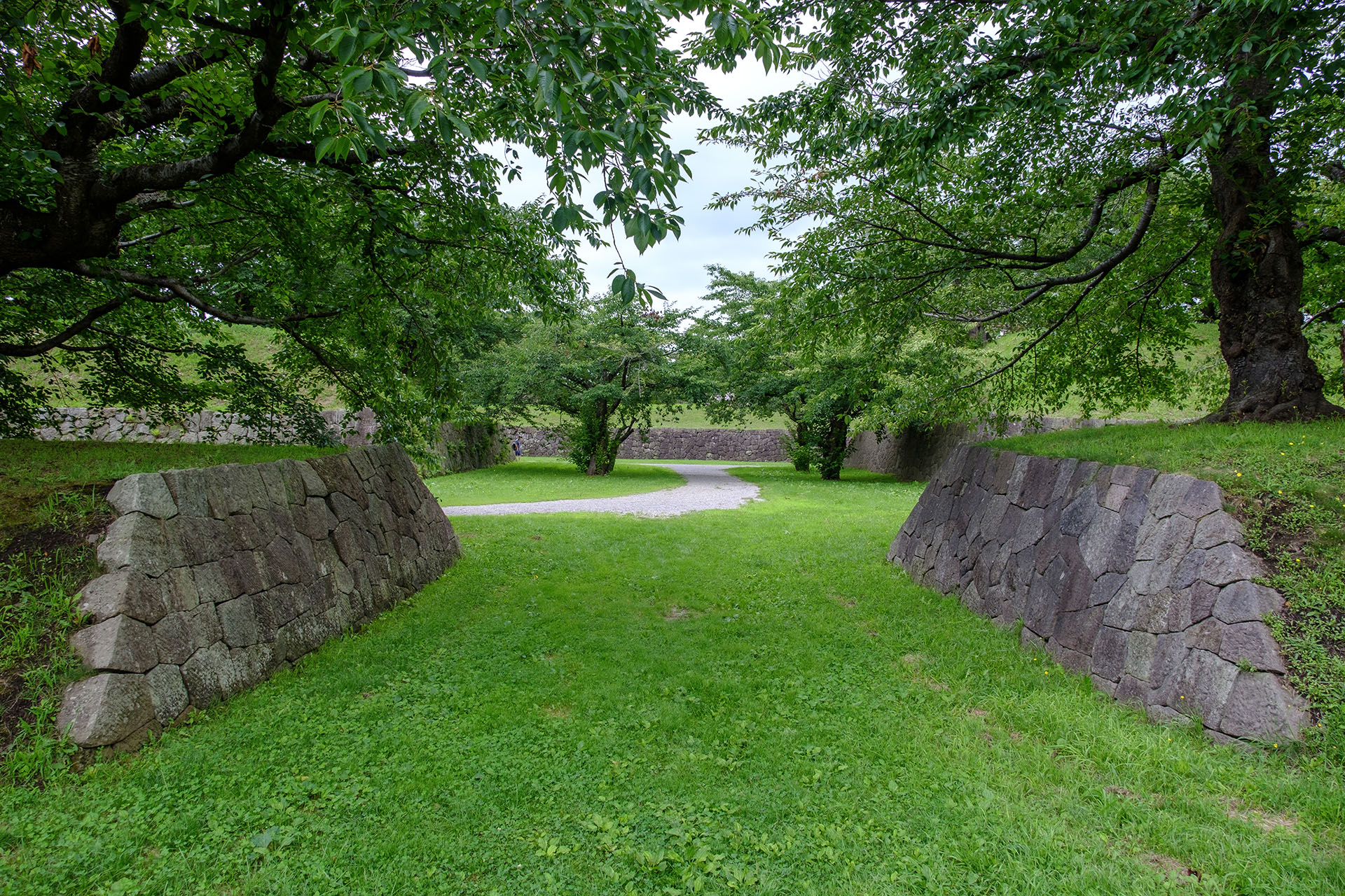橋のかかっていない門跡の虎口 (2024)