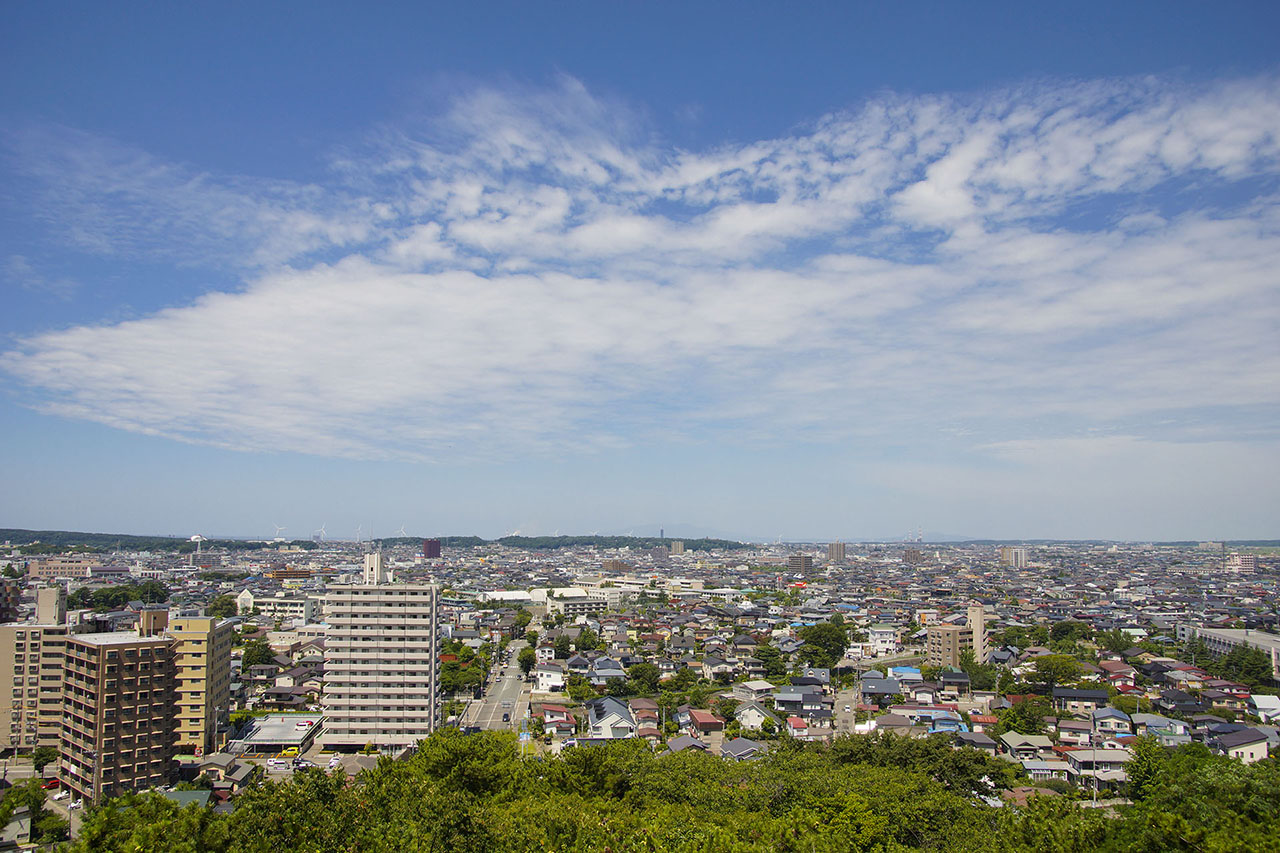 御隅櫓から秋田市 (2017)