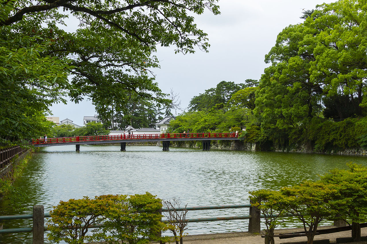学橋 (二の丸東堀) (2019)