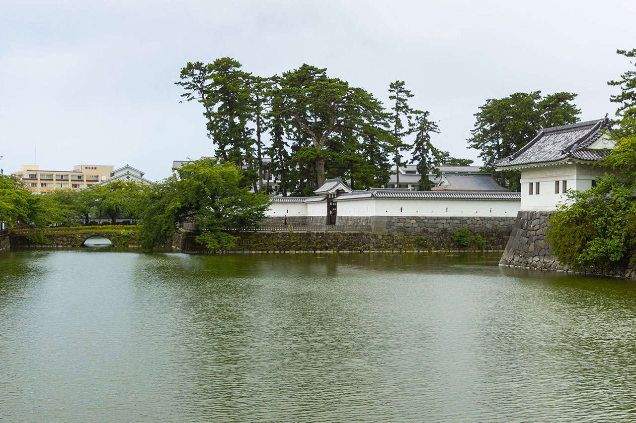 水堀と隅櫓 (2019)