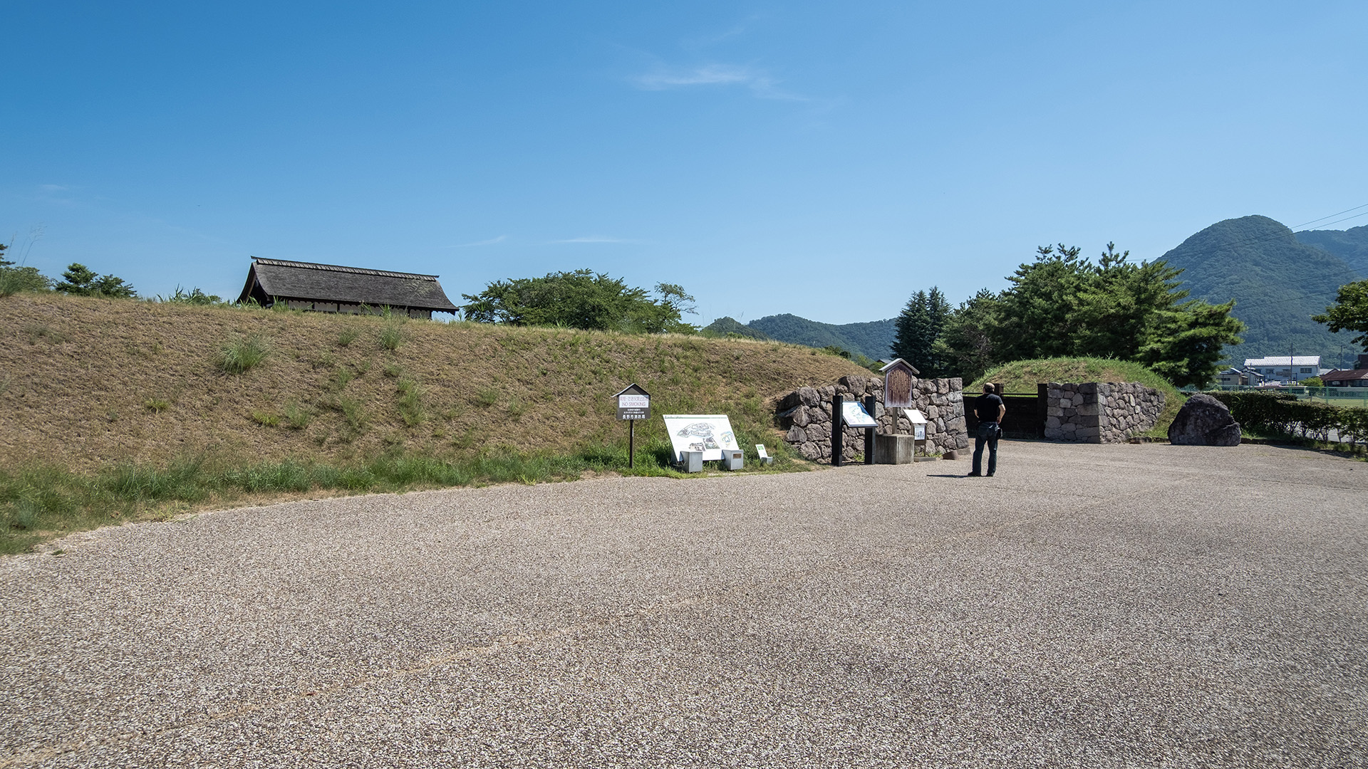 二の丸南門，土塁 (2025)