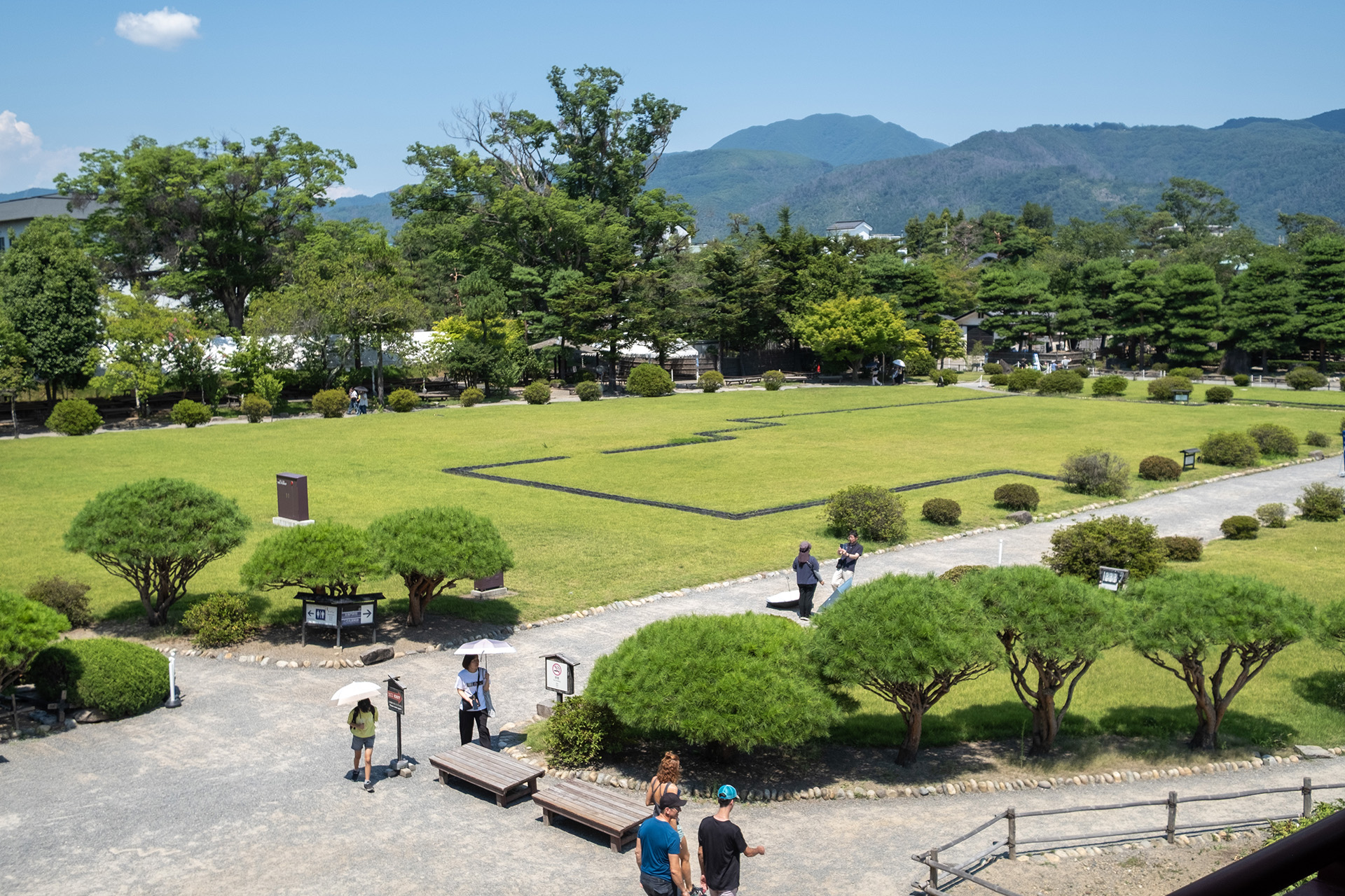 月見櫓から本丸跡 (2025)
