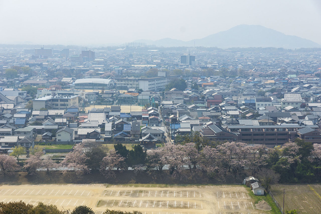 天守から彥根市 (2014)