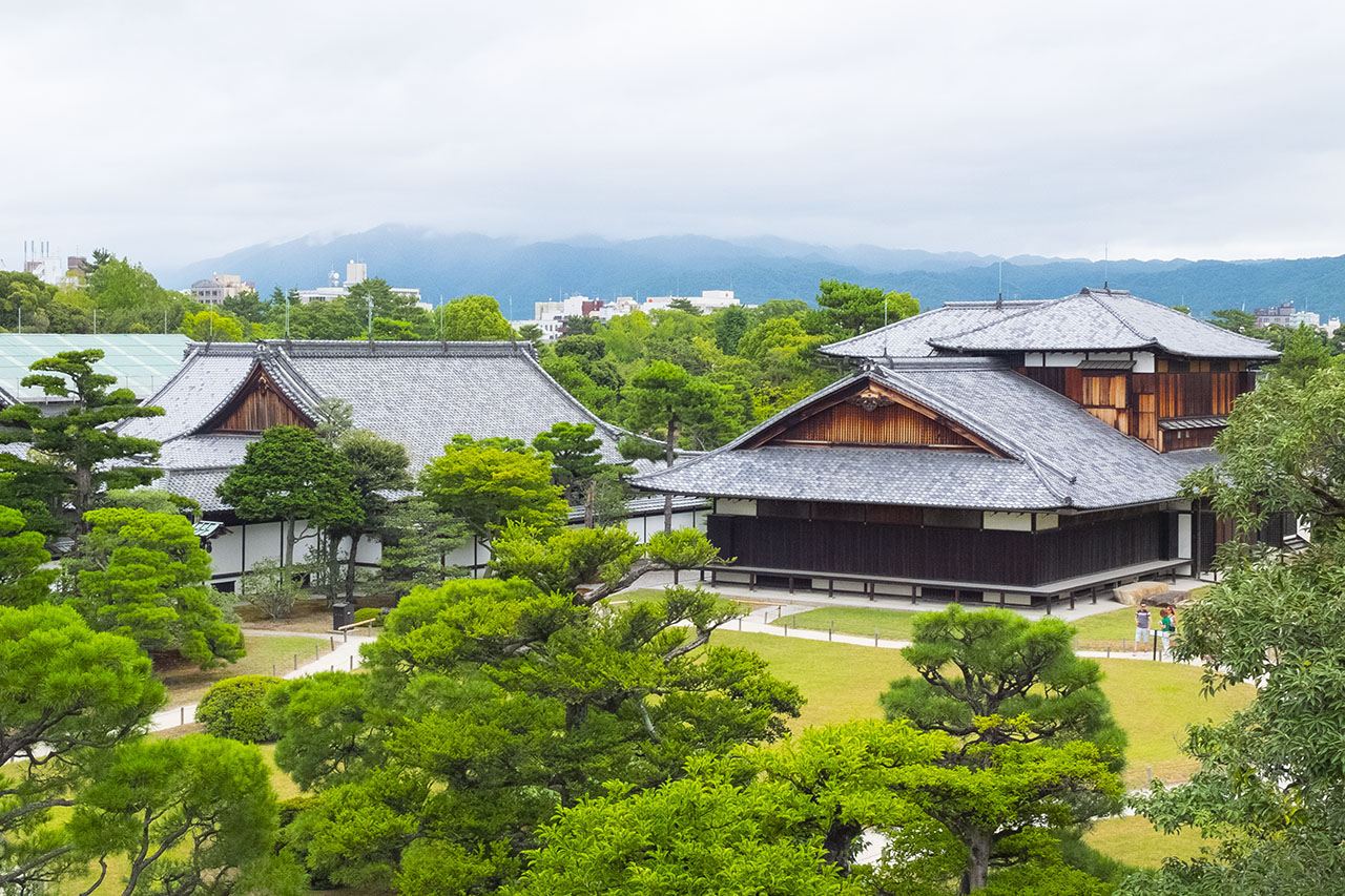 天守跡から本丸御殿、庭園 (2019)