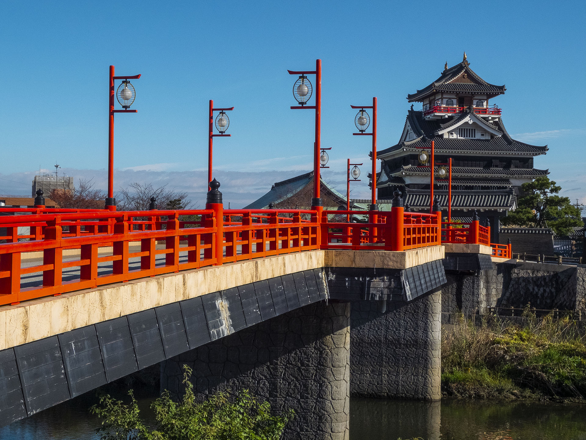 天守と大手橋 (2015)