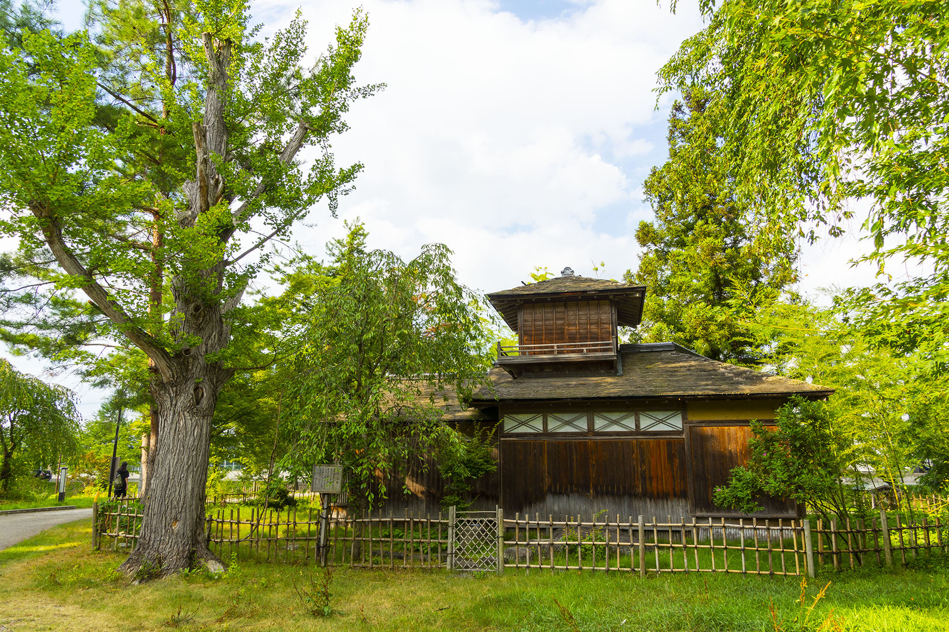 藤嵐閣(城内本丸の北側に建っています） (2019)
