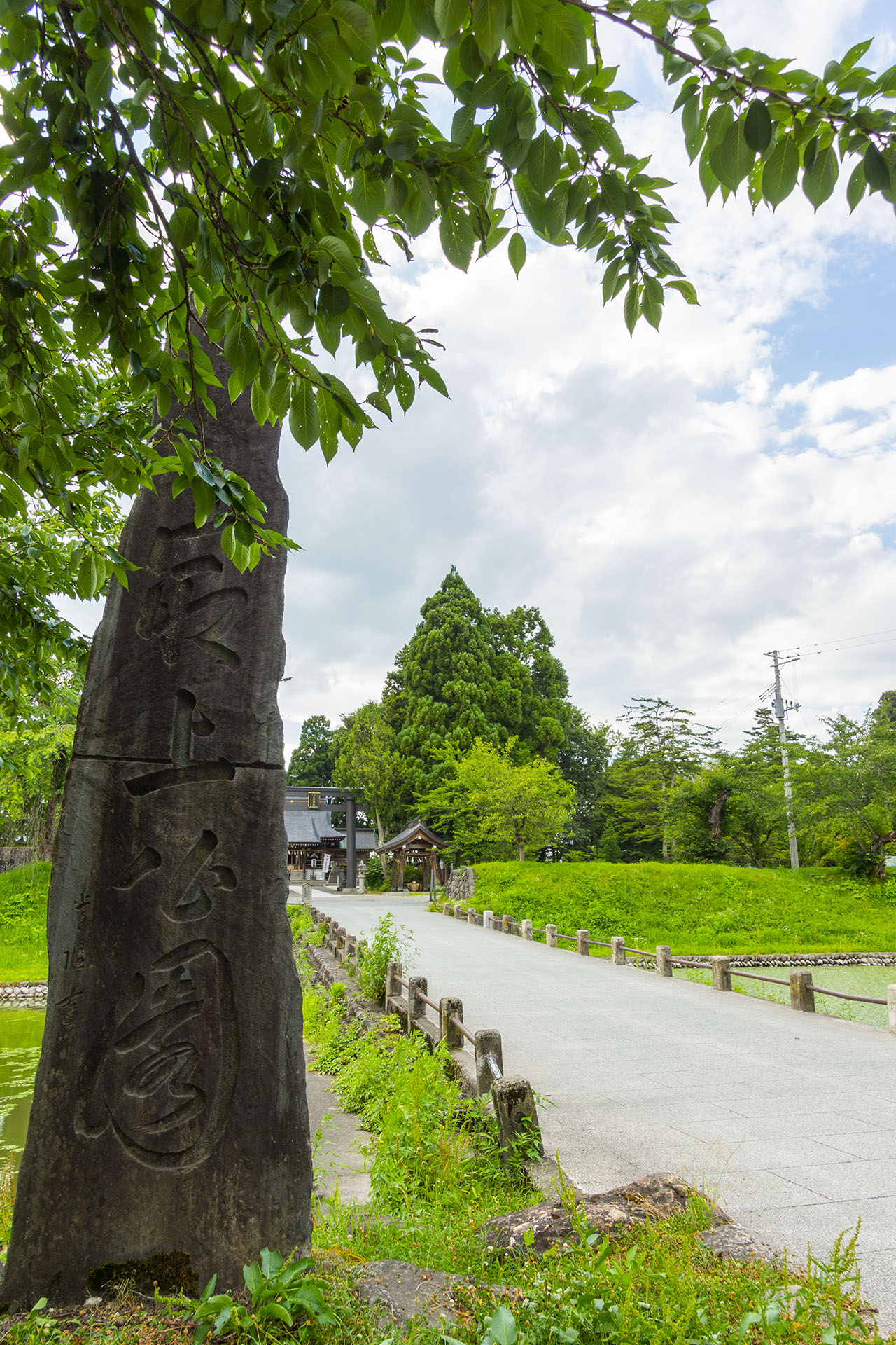 最上公園，新庄城跡，水堀及本丸土疉 (2019)