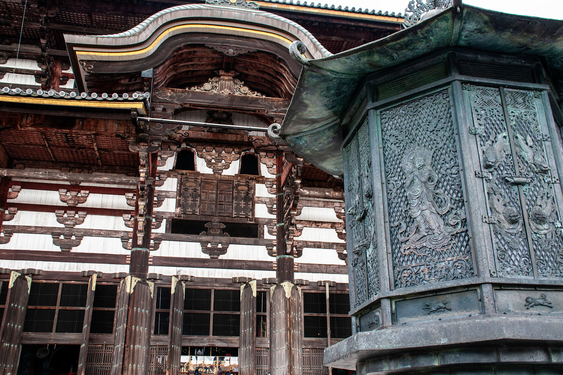 東大寺 八角燈籠，大佛殿 (2009)