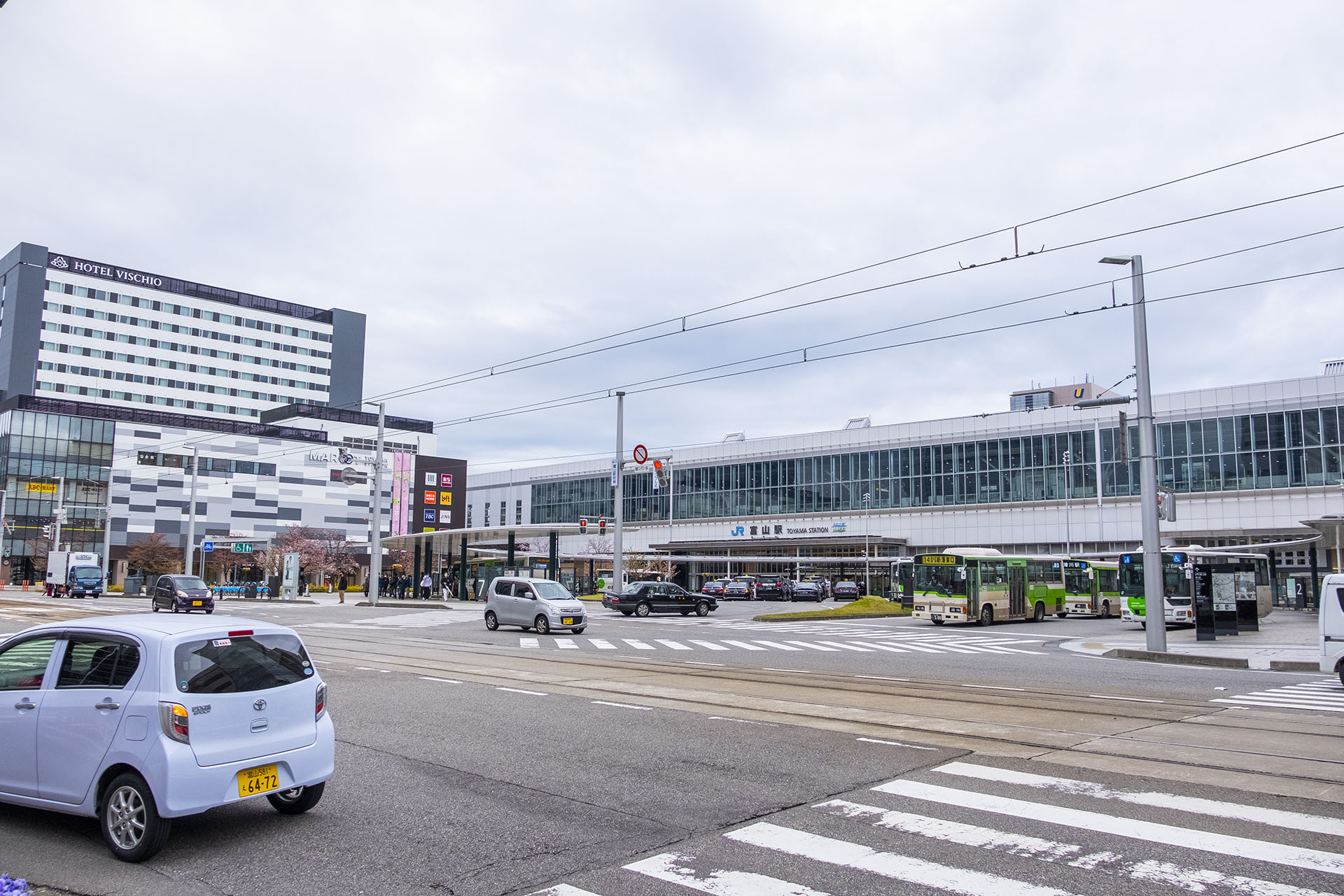 富山駅 (2023)